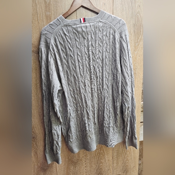 Tommy Hilfiger 100% Cotton Men's Gray Cable Knit Sweater - Picture 3 of 4